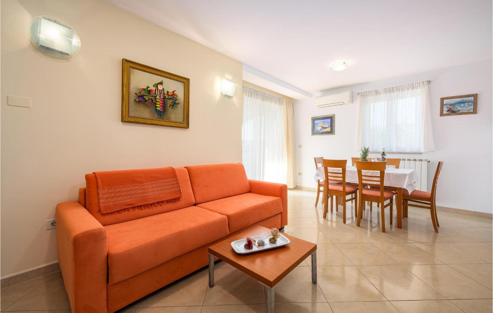 Stunning apartment in Basanija with 2 Bedrooms, WiFi&Outdoor swimming pool Buitenkant foto