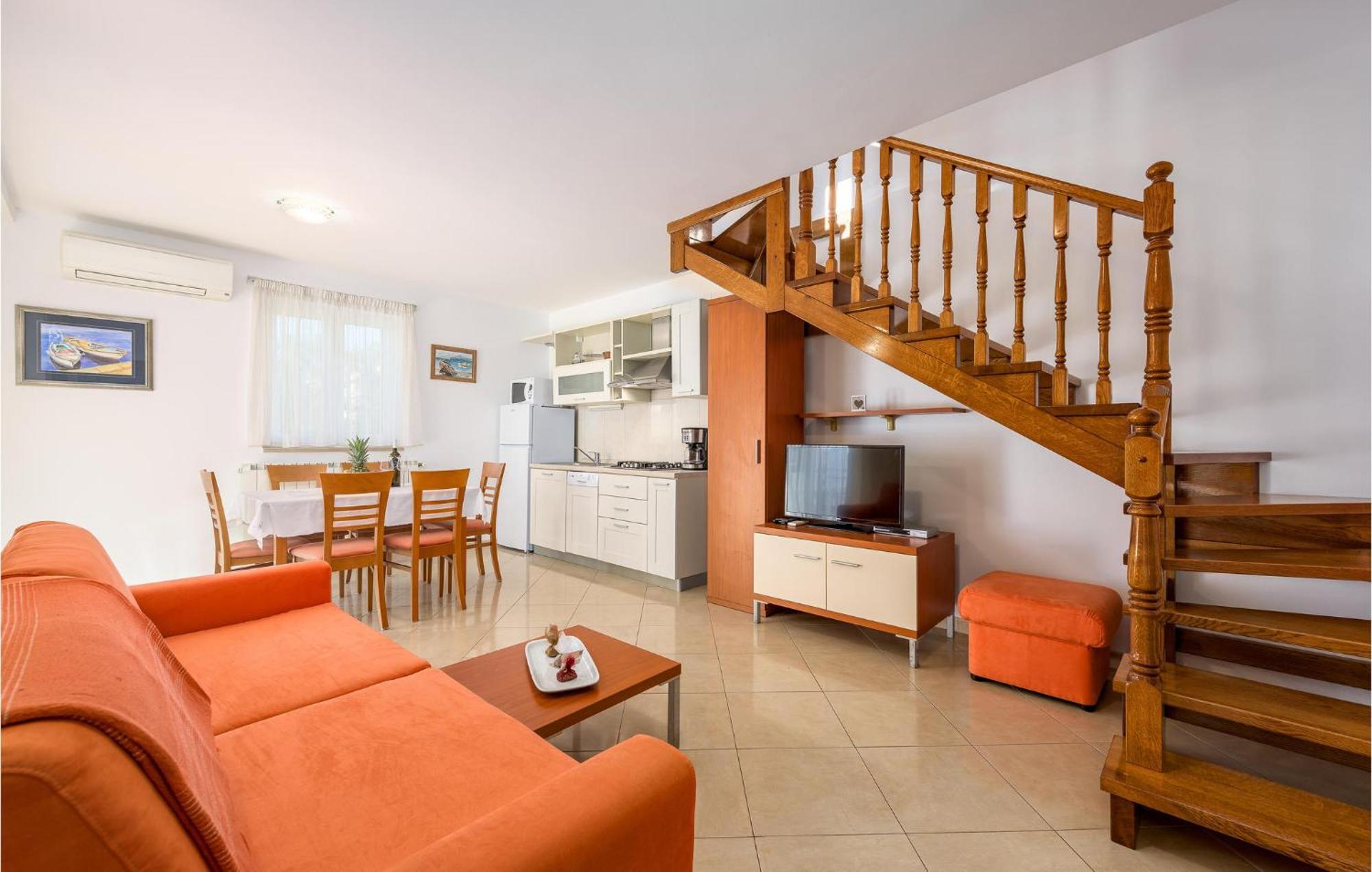 Stunning apartment in Basanija with 2 Bedrooms, WiFi&Outdoor swimming pool Buitenkant foto