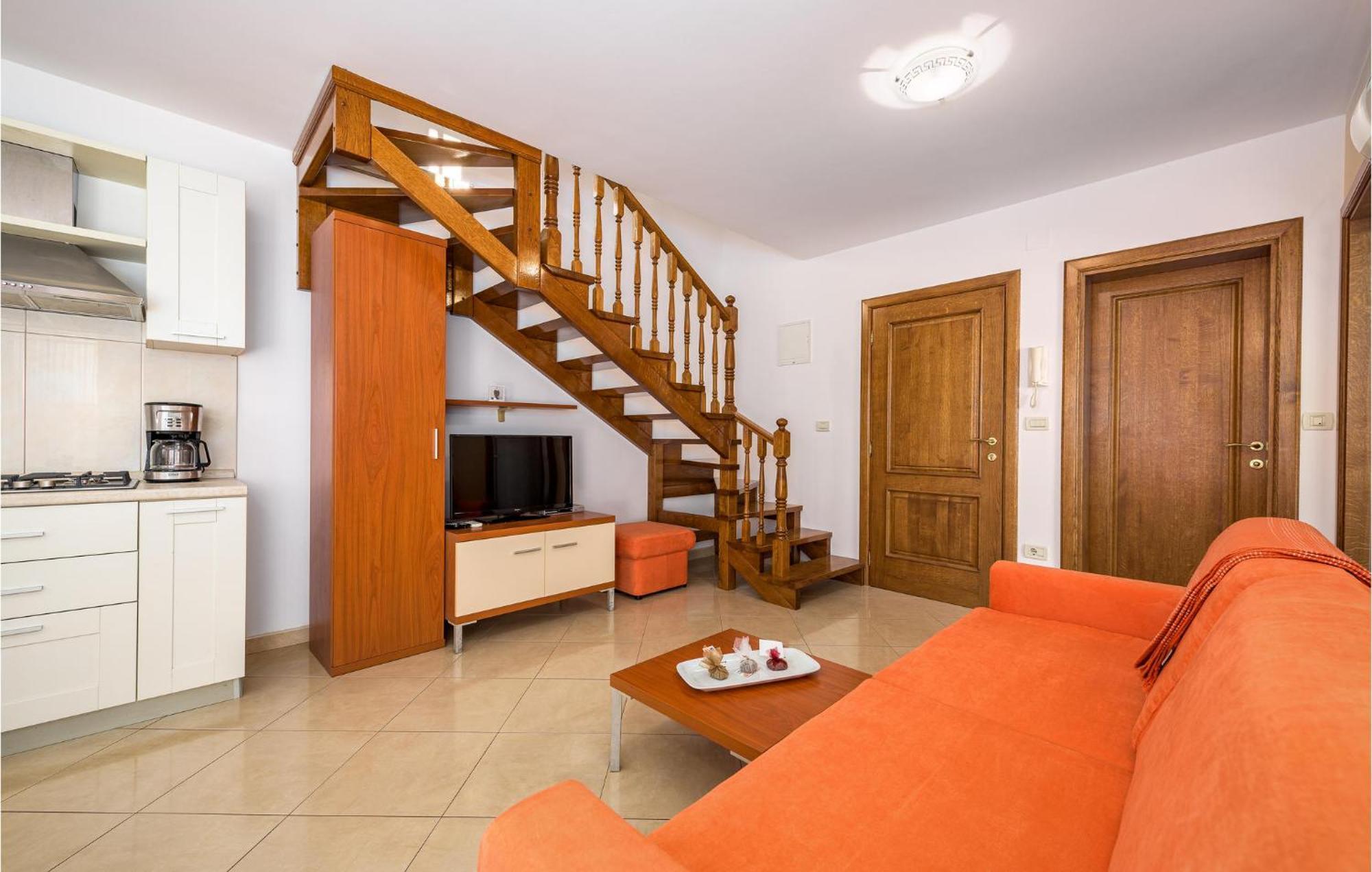 Stunning apartment in Basanija with 2 Bedrooms, WiFi&Outdoor swimming pool Buitenkant foto